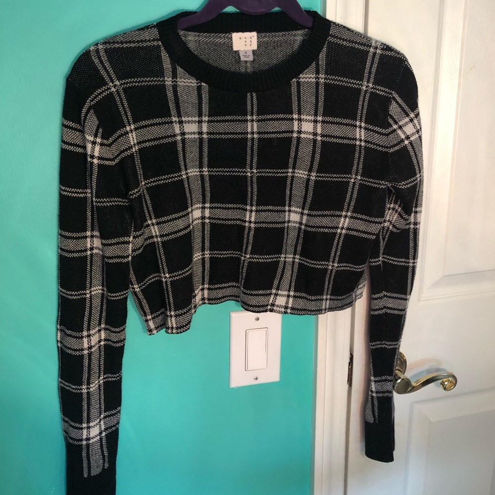 And new day cropped long sleeve shirt